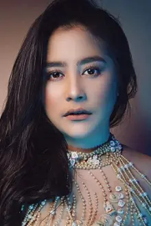 Prilly Latuconsina como: Khadijah