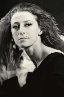 Maya Plisetskaya como: Queen Maiden