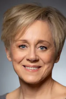 Fiona Reid como: Lucinda Pilcher