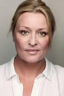 Laurie Brett como: Tina