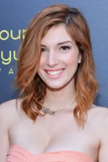 Dani Thorne como: Ela mesma