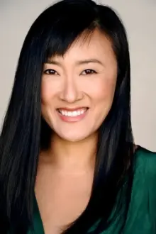 Claudia Choi como: Bossy’s Mom / Gran-Gran (voice)