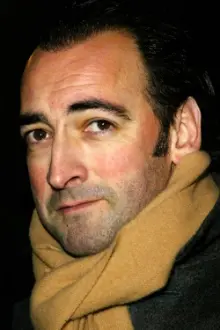 Alistair McGowan como: Participant