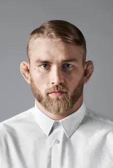 Alexander Gustafsson como: 