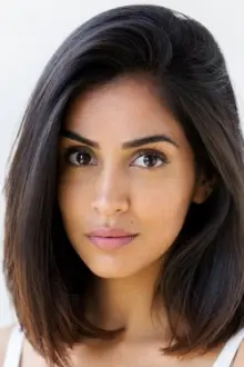 Parveen Kaur como: Emily