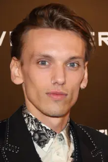 Jamie Campbell Bower como: Ed Becker