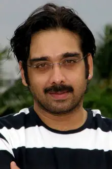 Vineeth Radhakrishnan como: Raghu Rama Iyer