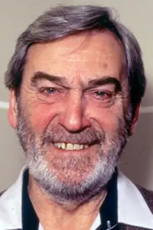 Patrick Troughton como: Cole Hawlings