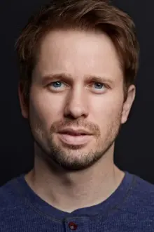 Tyler Ritter como: Benjamin