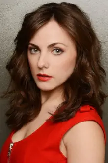 Georgina Reilly como: Lesley