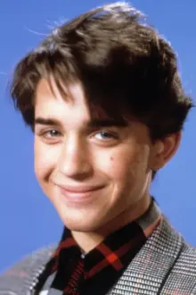 Ilan Mitchell-Smith como: Jerry