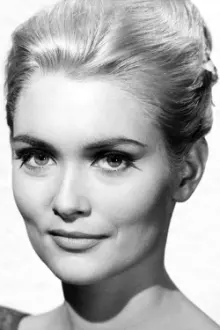 Alexandra Bastedo como: Agnes / Chiromancer