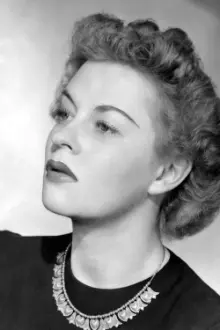 Uta Hagen como: Sophie (segment "The Home")