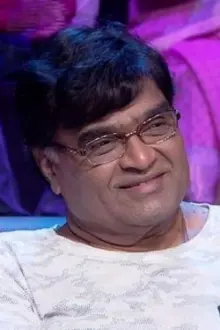 Ashok Saraf como: P.K. Girpade