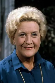 Mollie Sugden como: 