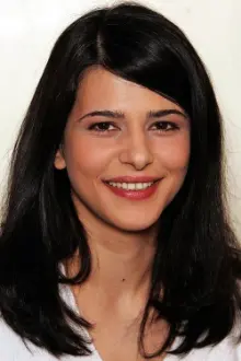 Lale Yavaş como: Lea Neumann