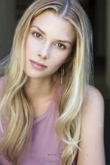 Emma Ishta como: Kirsten Clark