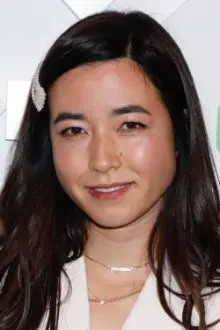 Maya Erskine como: Julie