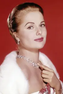 Martha Hyer como: Marie Briand