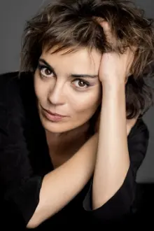 María Ballesteros como: Cristina Miralles