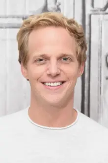 Chris Geere como: Jimmy Shive-Overly