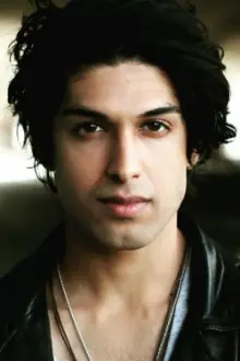 Kunal Sharma como: Joel