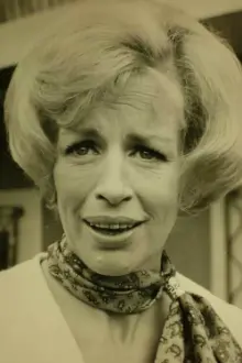 Yootha Joyce como: 