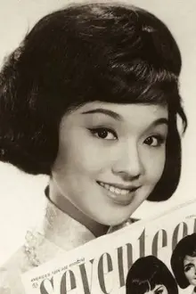 Li Ching como: Ms. Chen