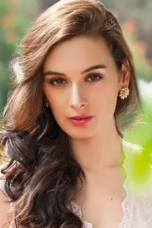 Evelyn Sharma como: 