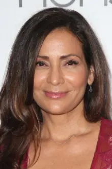 Constance Marie como: Connie Sealle