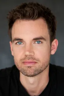 Tyler Hilton como: Charlie Arthurs