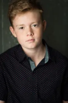 Jakob Davies como: Lucas Weller