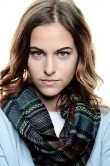 Brooke Leigh Thorne como: Aggie