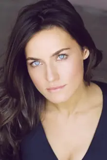 Caitlin Leahy como: Gianna Rossi