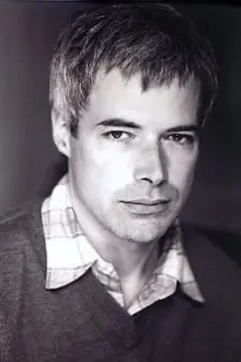 Michael McManus como: Kai