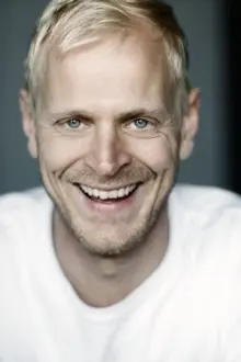 Carsten Bjørnlund como: Oskar