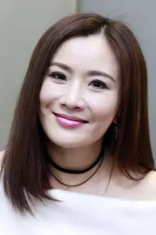 Pinky Cheung como: Lau Wan Chi