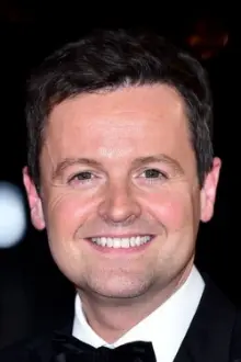 Declan Donnelly como: Presenter