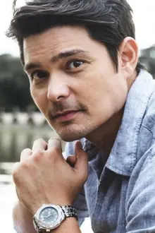 Dingdong Dantes como: Anthony Alvaro