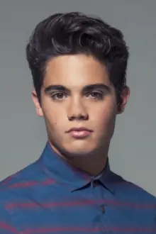 Emery Kelly como: Lucas Mendoza