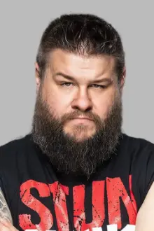 Kevin Steen como: Kevin Owens