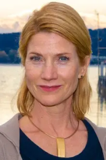 Astrid M. Fünderich como: Eva Glaser