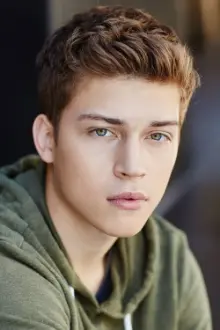 Ricky Garcia como: Kevin Shepard