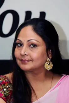 Rati Agnihotri como: Mrs. Pushp