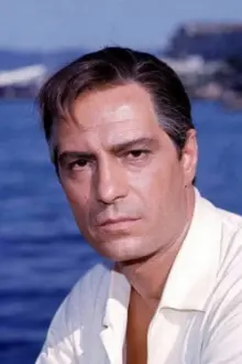 Nino Manfredi como: Rosolino Paternò