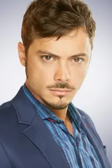 Tomás Fonzi como: Adrián 'Anguila' Muñiz