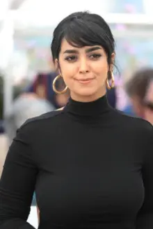 Mariam Al Ferjani como: Mariam