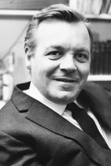 Patrick Wymark como: Inspector Holloway