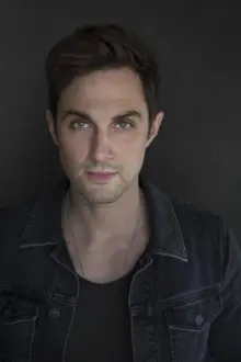 Andrew J. West como: Brett Desmond