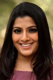 Varalaxmi Sarathkumar como: Madhubala